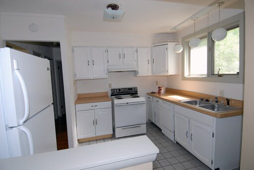 Building Photo - 10100 Fieldcrest Ln