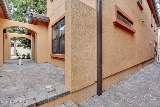 Foto del edificio - 8859 AMALFI Ct