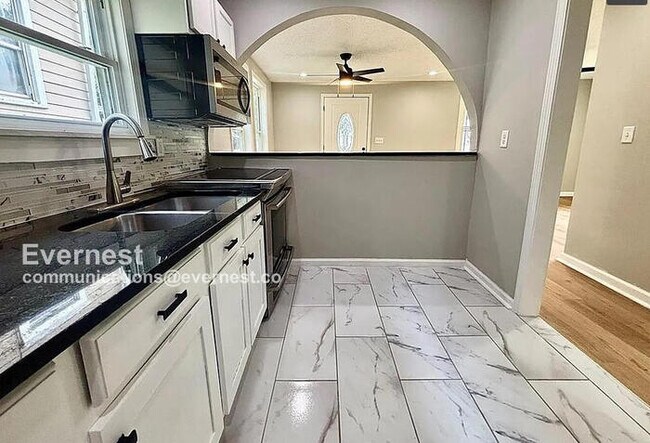 Foto del edificio - 2243 Spruce Ave