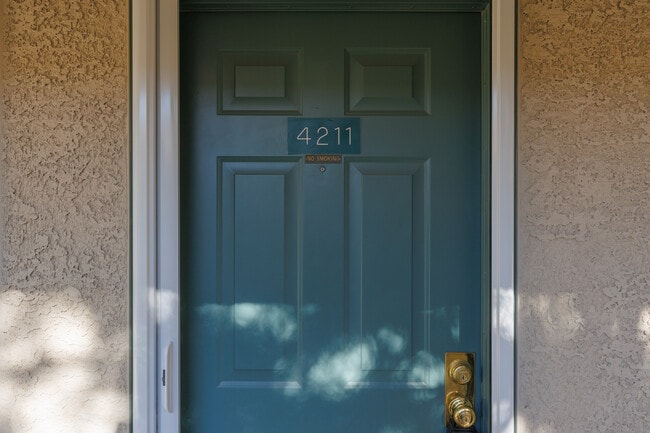 Foto del edificio - 100 Pulsipher Ln