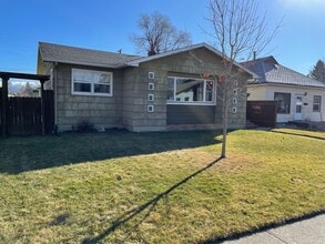Building Photo - 471 3rd Ave W