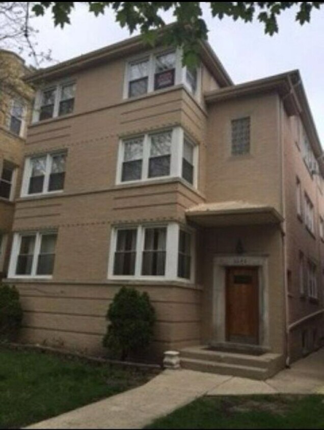 Primary Photo - 2640 W Greenleaf Ave