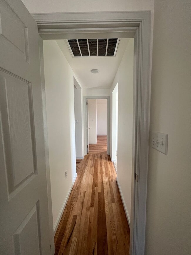 Building Photo - 3 Bedroom 3 Bath House Rental with Basement, Back Yard, and more!