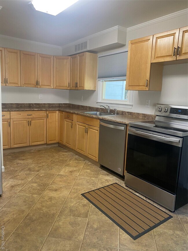 Foto del edificio - 282 Laurel Rd