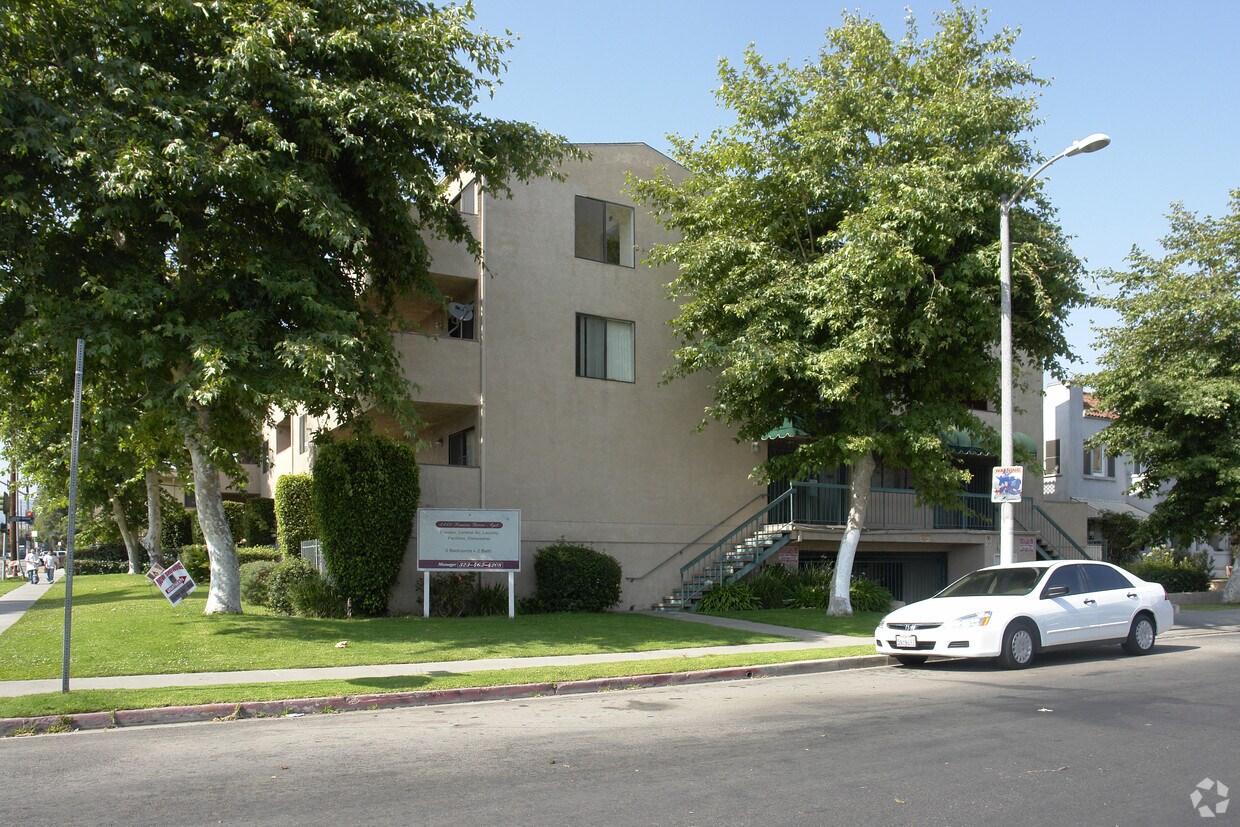 54535455 Lemon Grove Ave, Los Angeles, CA 90038 Apartments in Los