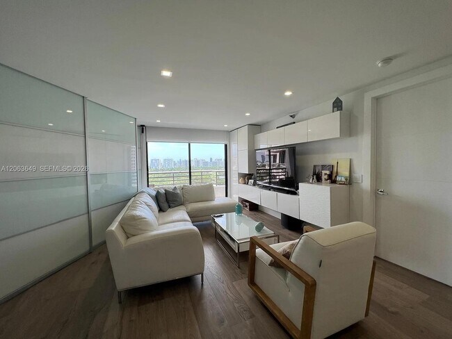 Foto del edificio - 3300 NE 191st St