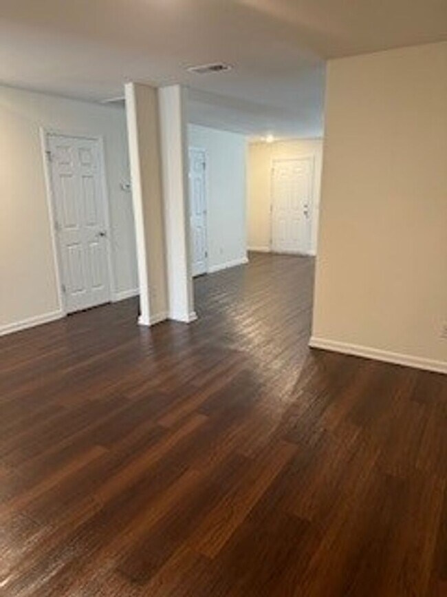 Foto del edificio - 6 Bearing Cir