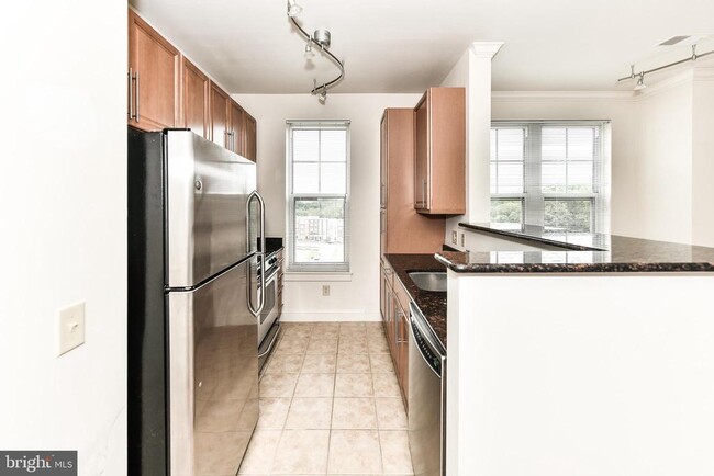 Building Photo - 11770 Sunrise Valley Dr