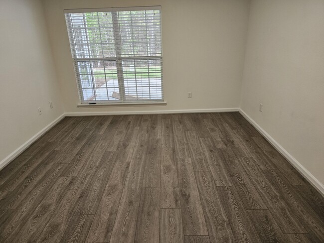 Building Photo - 55 Falkland Ave