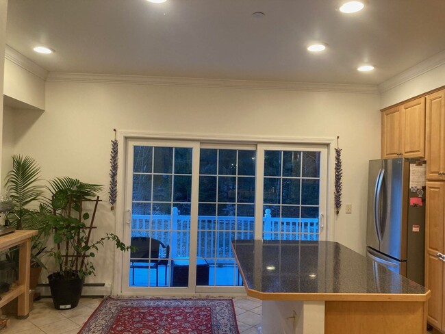Building Photo - 3 bedroom just minutes to DH and Dartmouth
