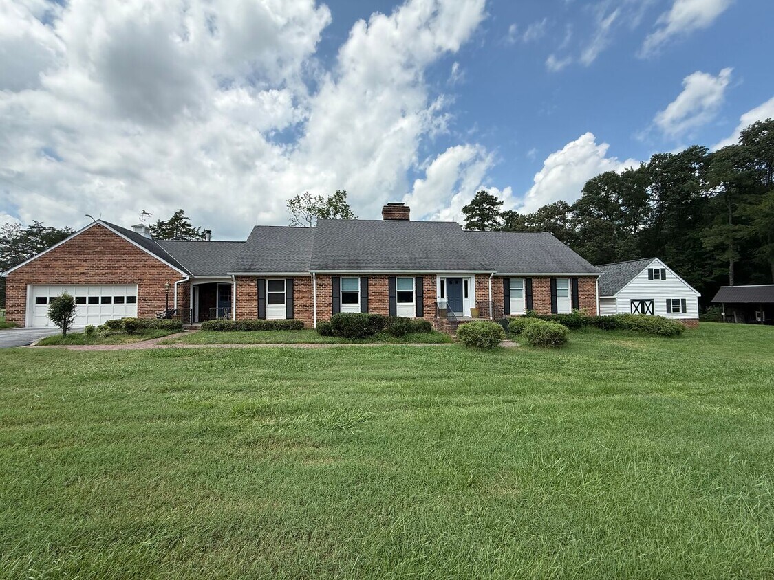 Foto principal - 7356 Woodville Ln