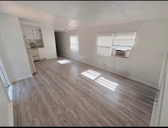 Building Photo - 215 Weeks Rd