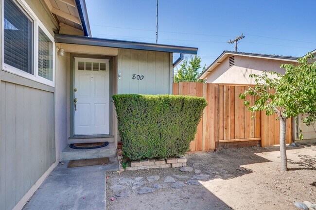 Building Photo - 800 W Hacienda Ave