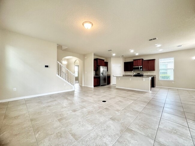 Foto del edificio - Large 4/3.5 Home located in Waterleigh! Do...