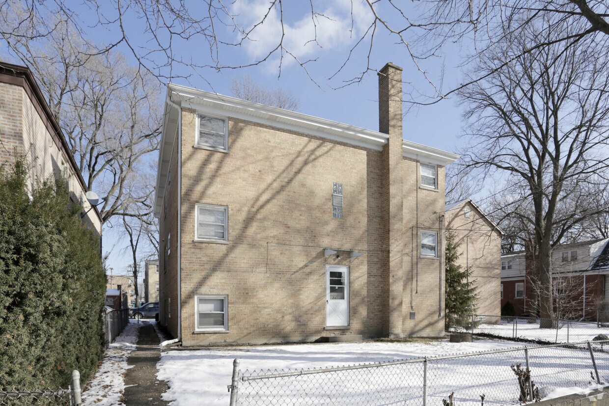 2430 N 76th Ave, Elmwood Park, IL 60707 Apartments in Elmwood Park, IL