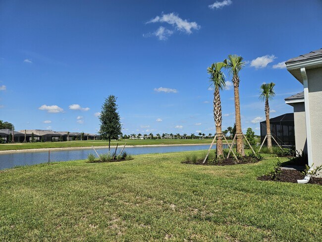 Foto del edificio - 5897 Sunningdale St