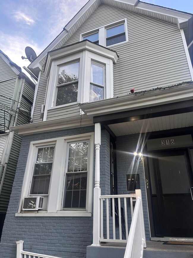 Building Photo - 316 Summer Ave