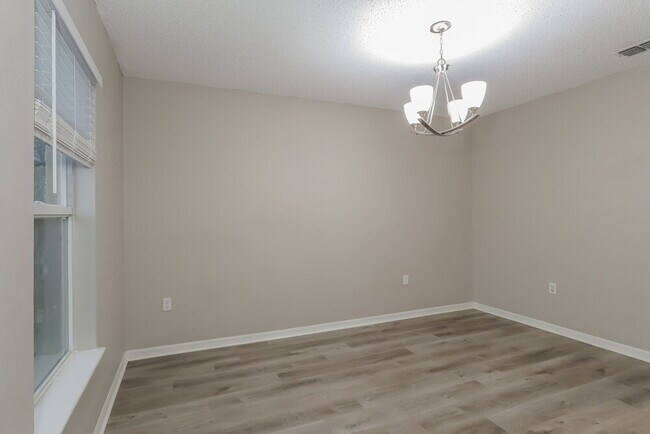 Building Photo - 10445 MILLERDALE Rd