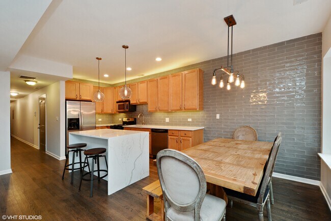 Foto del edificio - 3106 W Leland Ave
