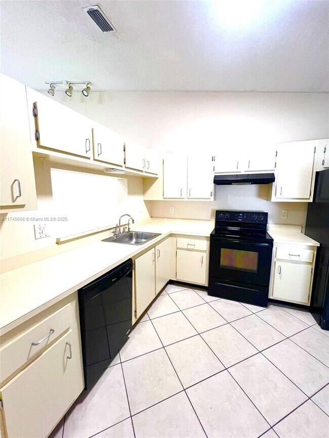 Foto del edificio - 6080 NW 92nd Ave