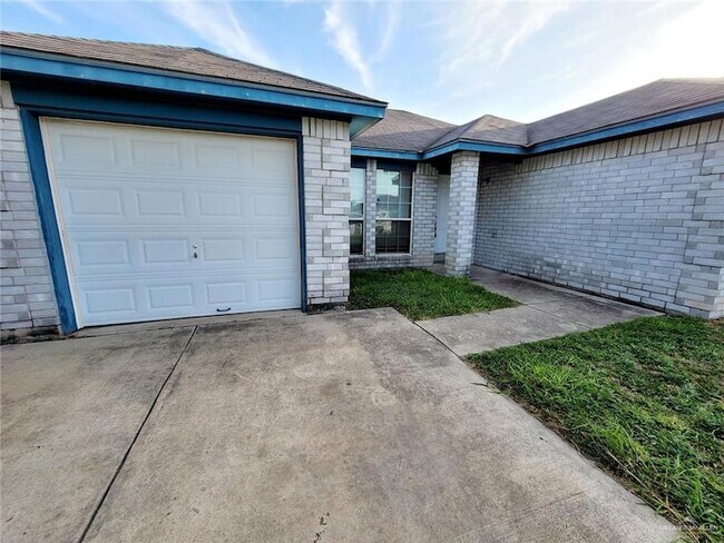 Building Photo - 4208 Flamingo Ave