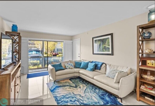 Building Photo - 180 Cypress Club Dr