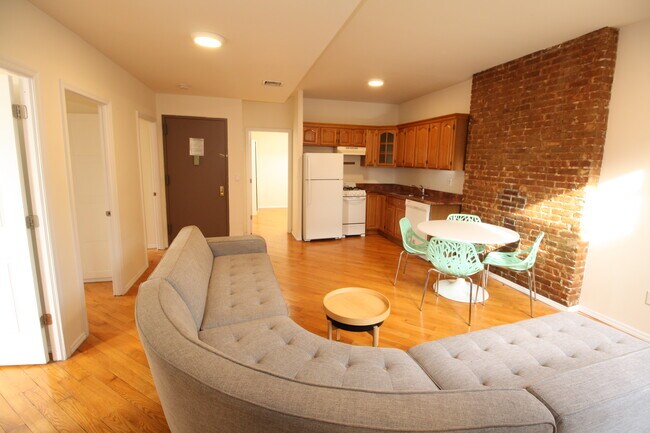 Building Photo - 302 Pleasant Ave