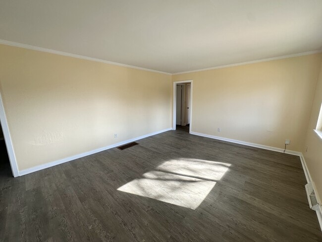 Building Photo - 308 13th Ave NW