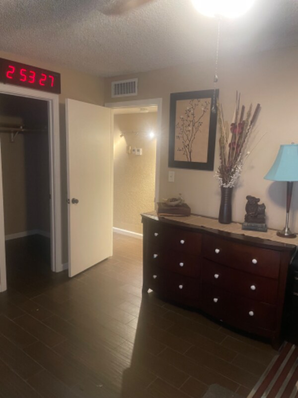 Building Photo - 3333 W Gary Rd