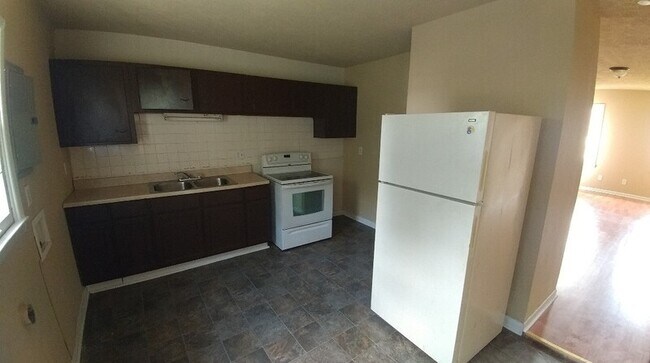 Foto del edificio - 6005 Dickson Rd