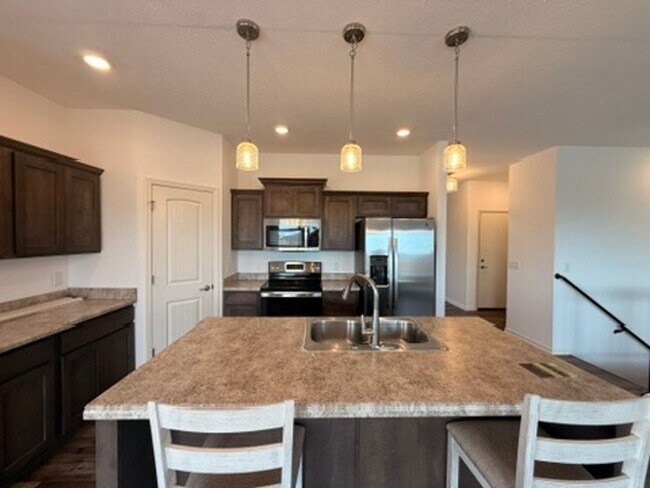 Building Photo - Stunning Modern Ranch for Rent near Lake F...