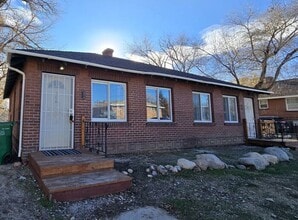 Building Photo - 506 Hillcrest Dr