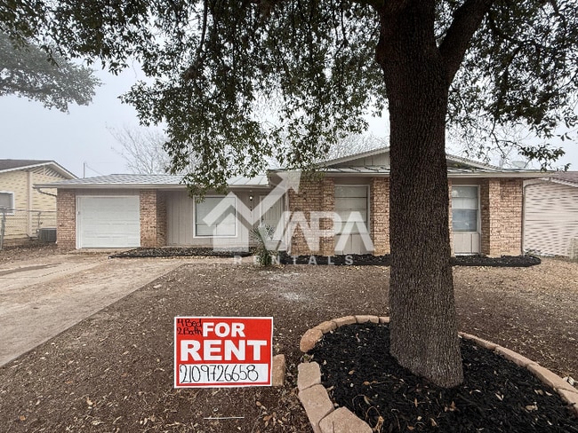 Foto del edificio - 7131 Rolling Hills Ln