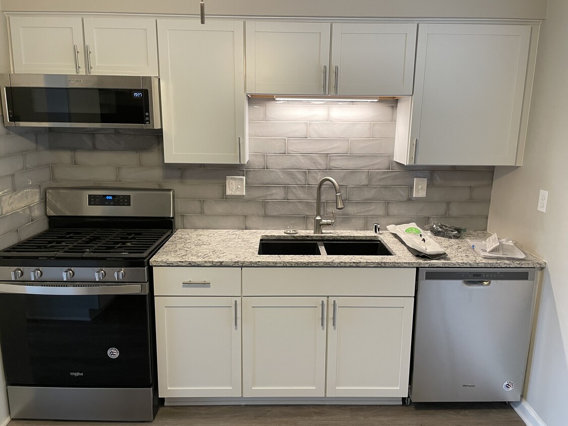 Kitchen - 11090 W Forest Home Ave