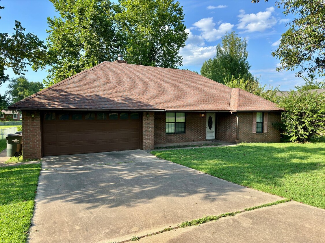 Primary Photo - Cozy Elegance: Beautiful 2 Bed, 2.5 Bath H...