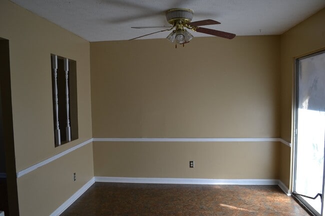 Building Photo - House for Rent