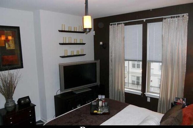 Foto del edificio - 903 Providence Pl