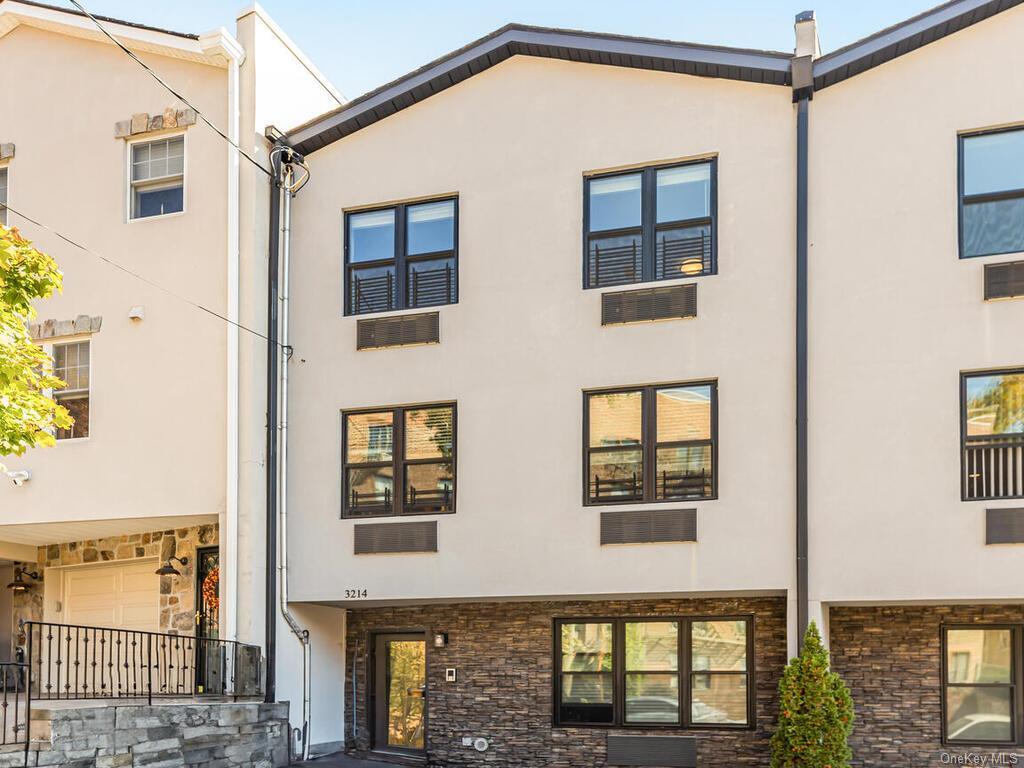 Foto principal - 3214 Johnson Ave