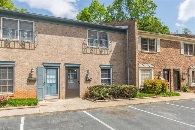 Foto del edificio - 321 Vineyard Park Ct