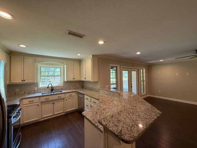 Foto del edificio - Available February!