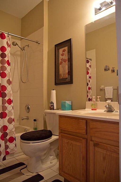 Baño de invitados / Baño n.° 2 - 834 Dominick Ct