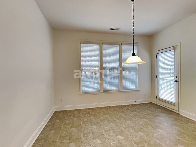 Foto del edificio - 216 Boswell Ln