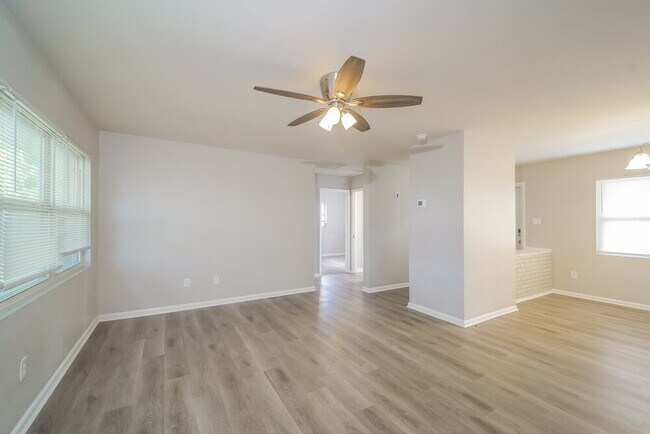 Foto del edificio - 4346 Tufts Ave