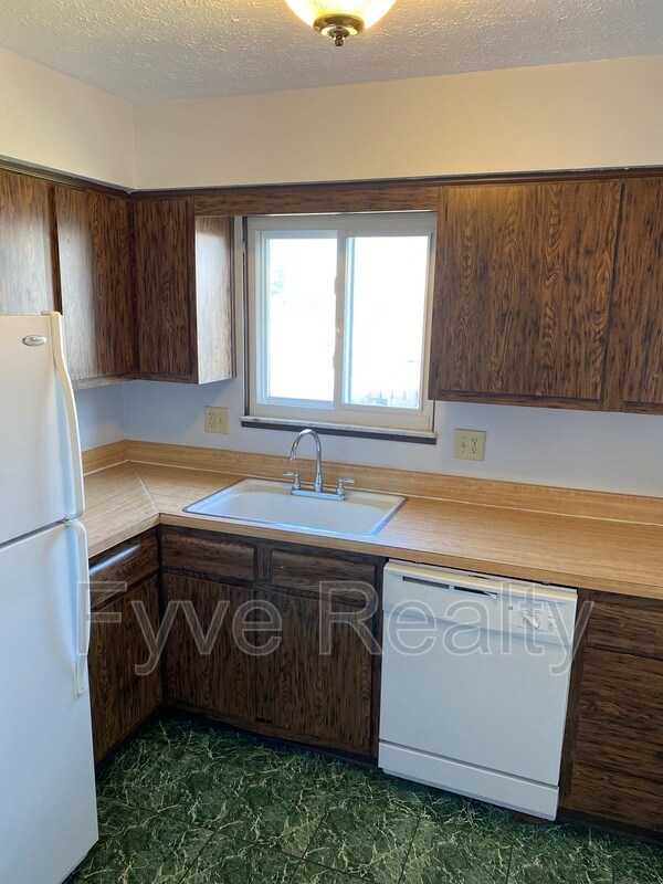 Building Photo - 1002 Cornell Ct