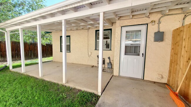Foto del edificio - **MOVE IN SPECIAL** $500 OFF FIRST MONTH'S...