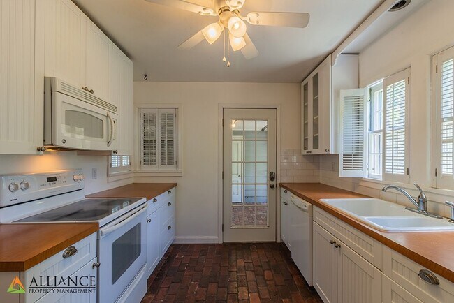 Foto del edificio - Spacious home close to KSU Campus!