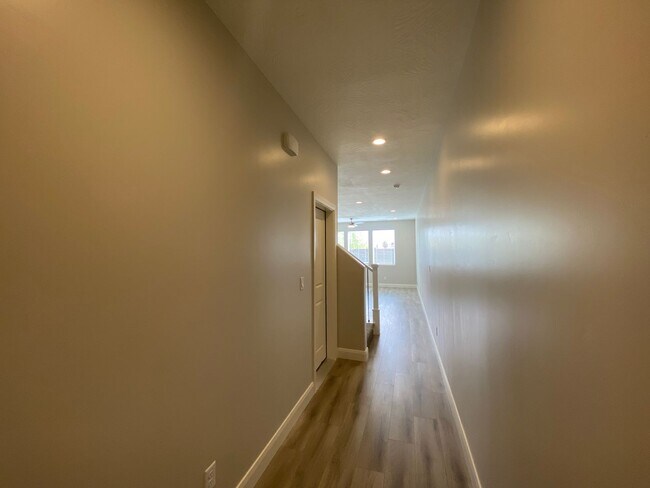 Foto del edificio - BRAND NEW 3 BEDROOM SAND HOLLOW TOWNHOME F...