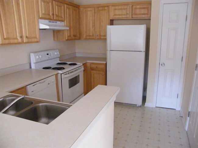 Foto del edificio - 633 Spencer-Farlow Dr