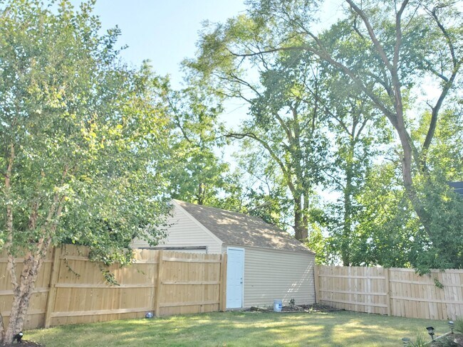 Foto del edificio - 837 W Lynch Ave