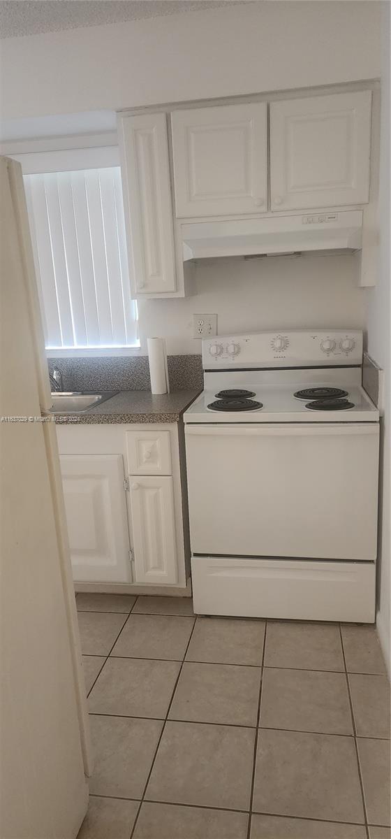 Building Photo - 6211 SW 37 Ct